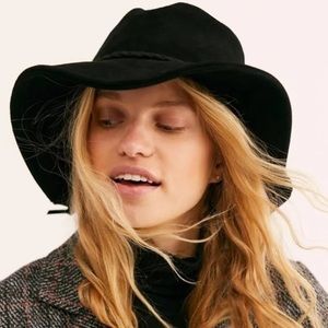 Free People Tennessee Suede Floppy Black Bucket Hat Z549